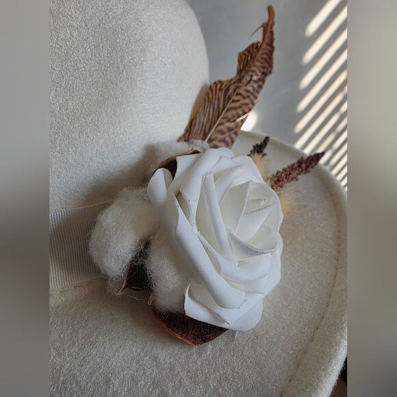 Cream Wide-brimmed Felt Fedora Hat with Feather and Floral Embellishment Bridal main image 4